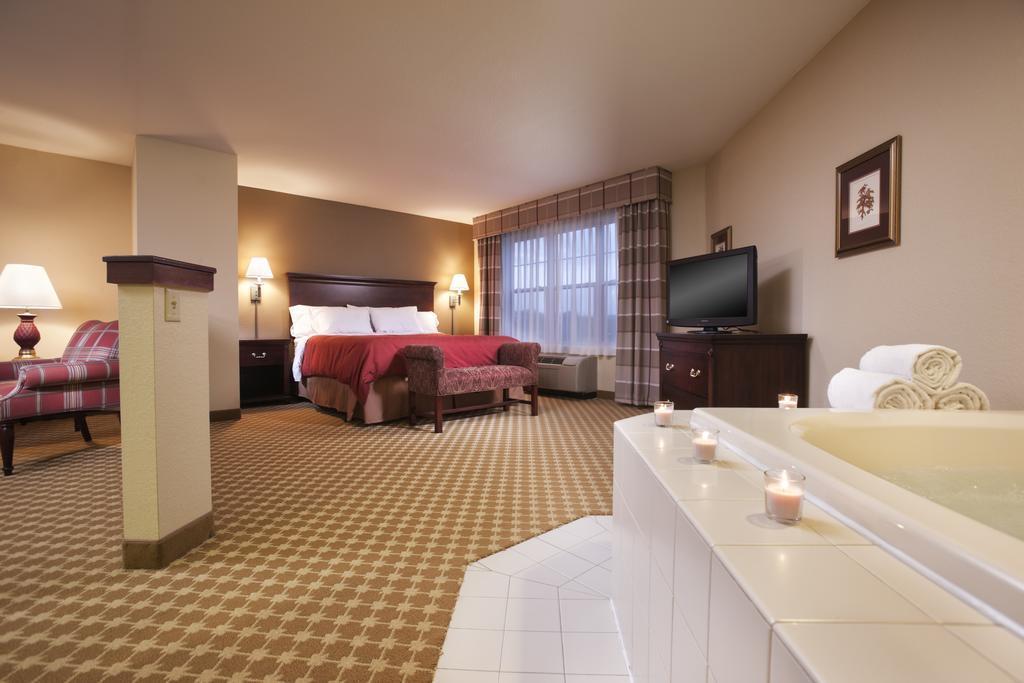 Country Inn & Suites By Radisson, Milwaukee West Brookfield , Wi מראה חיצוני תמונה